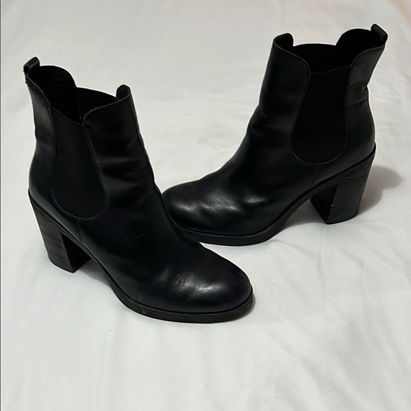 Crown Vintage After Hours Black Leather Round Toe Heeled Chelsea Boots - Picture 1 of 11